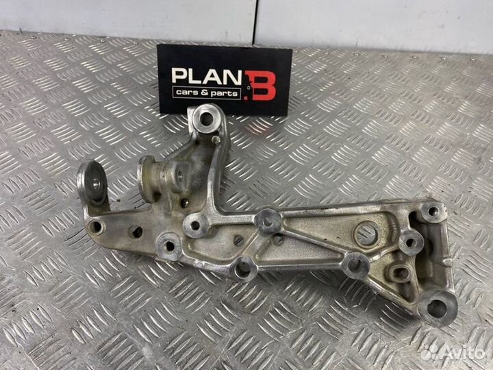 Кронштейн рычага передний левый Volkswagen Golf