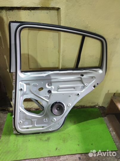 Дверь задняя правая Volkswagen Golf Plus