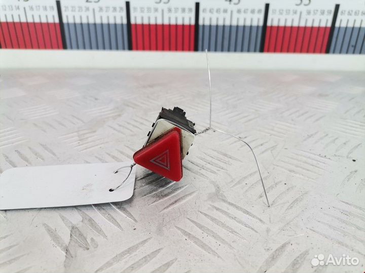 Кнопка аварийной сигнализации Skoda Fabia (6Y)