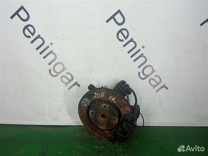 Ступица (кулак, цапфа) передняя правая Peugeot 206