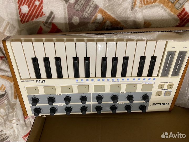 Midi-контроллер LAudio Worldemini