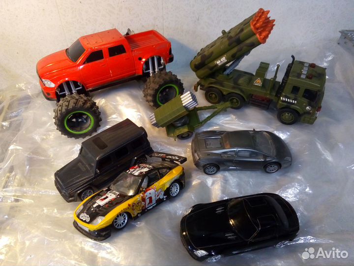 Игрушки пакетом машинки