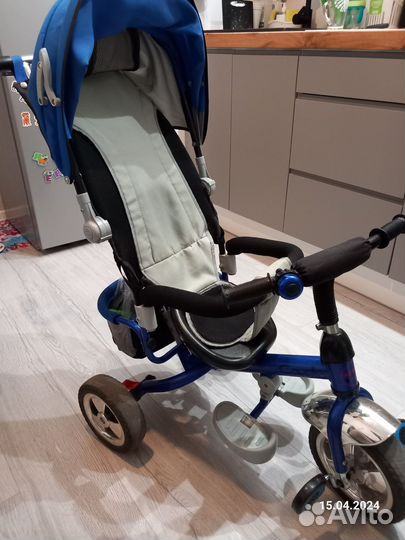 Детский трехколесный велосипед с ручкой