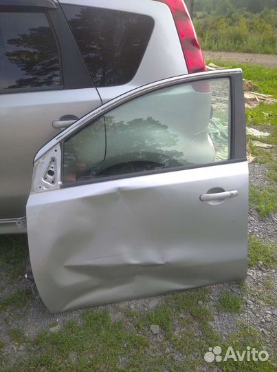 Nissan note е11 дверь левая передняя. запчасти