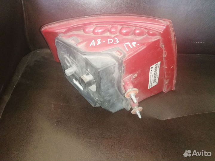 Фонарь правый Audi A8 D3