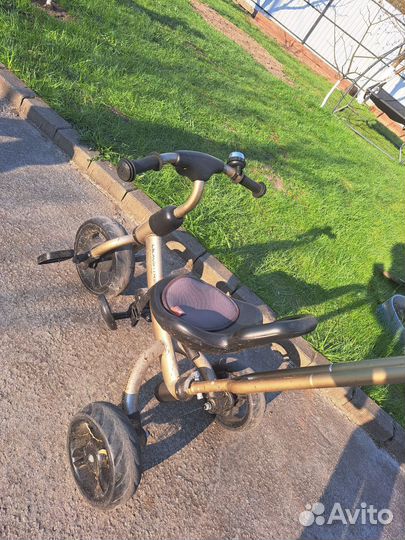 Трехколесный велосипед с ручкой