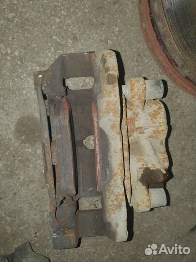 Суппорт тормозной передний Мерседес W164 W251 прав