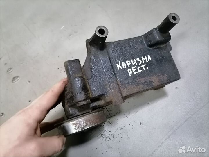 Кронштейн гура Mitsubishi Carisma 1999-2003