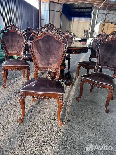 Стол и стулья