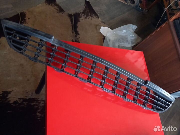 Решетка в бампер центральная Opel Astra J