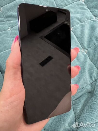 Телефон Huawei mate 20