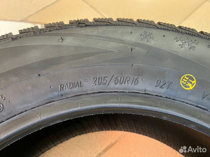 Viatti Brina Nordico V-522 205/60 R16 92T