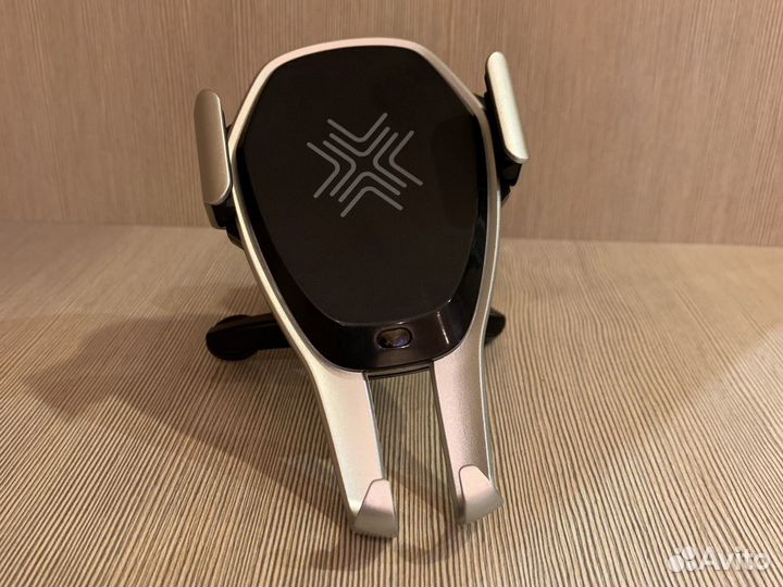 Rock беспроводная автомобильная зарядка