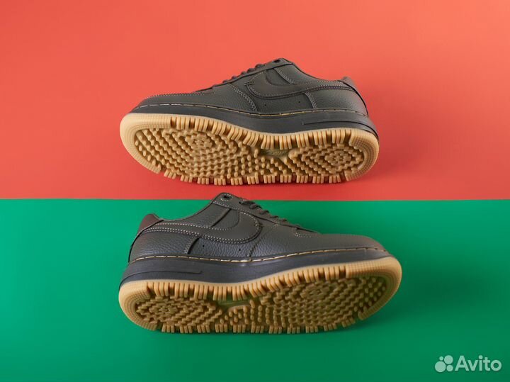 Nike Air Force 1 Luxe