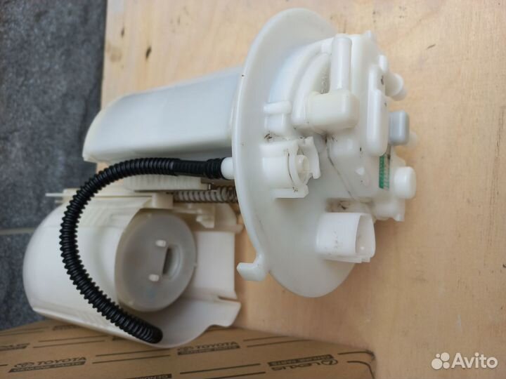 Топливный фильтр 77024-33510 в бак Toyota Camry V7