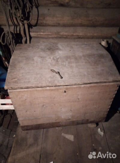 Сундук деревянный