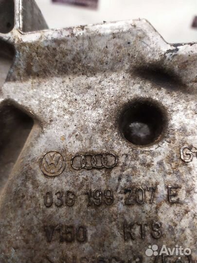 VAG Кронштейн двигателя правый VW BMR, BVE, BUZ