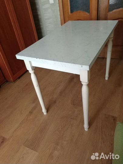 Стол кухонный