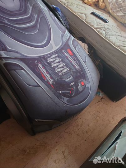 Детская кровать в виде машины Вольво