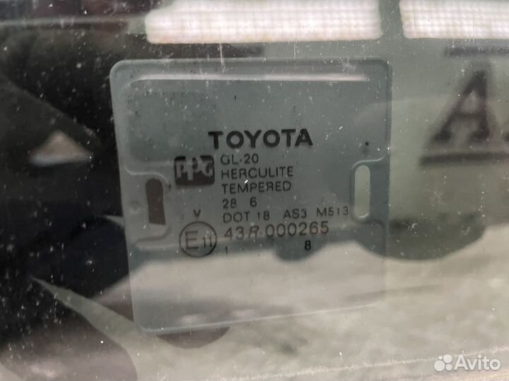 Стекло заднее правое Toyota Sienna 2