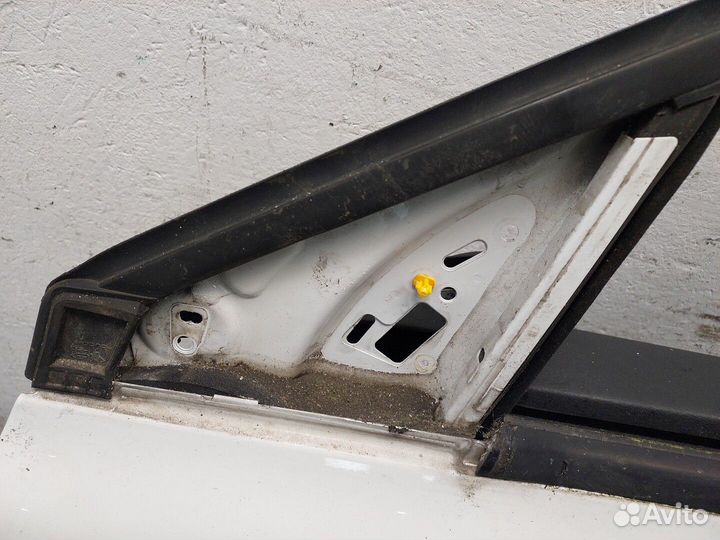 Дверь левая передняя Volvo V70