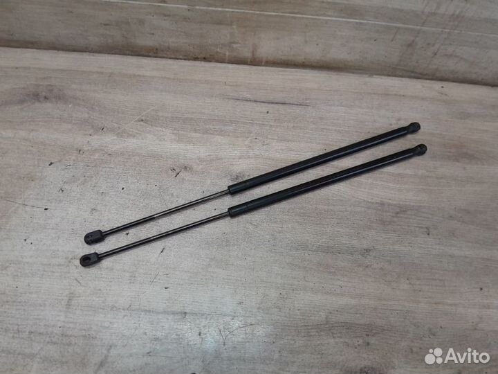 Амортизатор двери багажника Ford Fiesta Mk5 (2002—