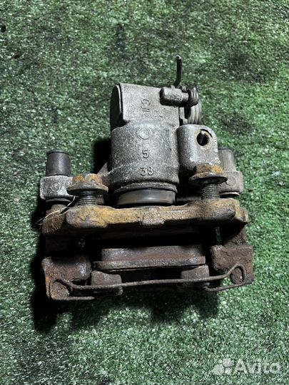 Суппорт задний левый Renault Laguna 2