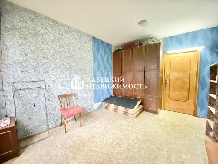 Доля в 2-к. квартире, 30,3 м², 1/9 эт.