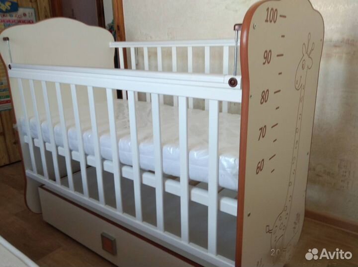 Кроватка с маятником+матрас+постельное с бортиками