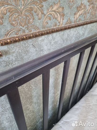 Детская кроватка с маятником и ящиком