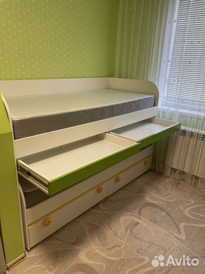 Детская кровать выдвижная, двухъярусная