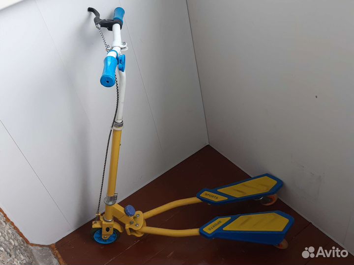 Flicker. самокат на 3 колесах