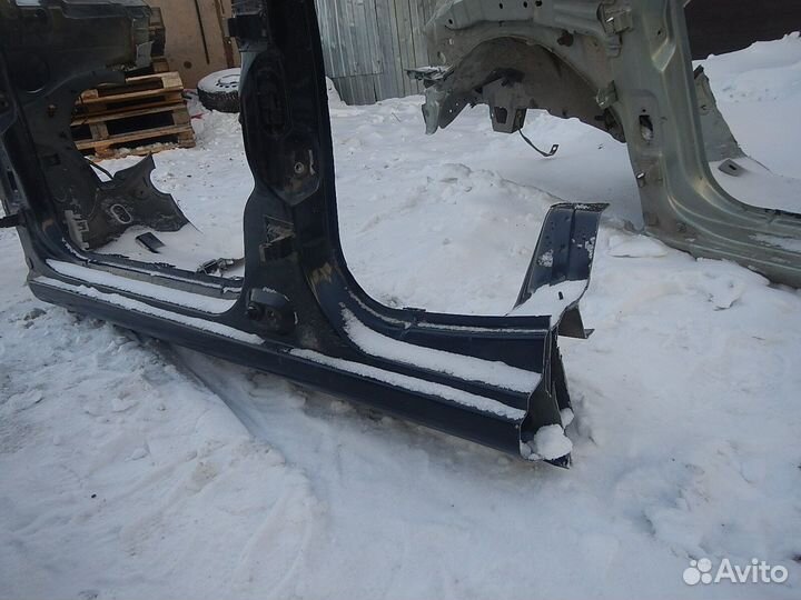 Панель боковая кузова/стойка левая Renault Clio