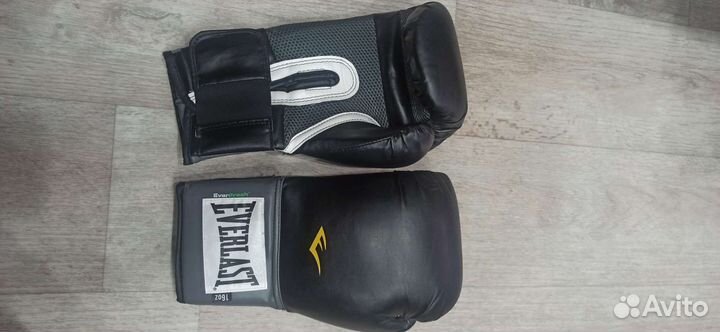Боксерские перчатки 16 OZ