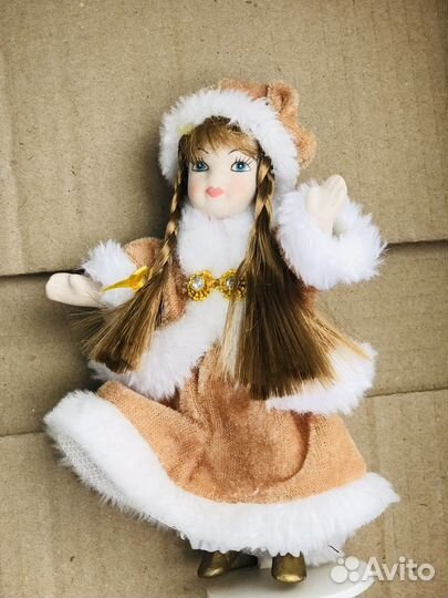 Фарфоровая кукла