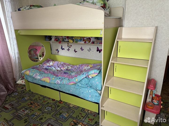 Двухъярусная кровать