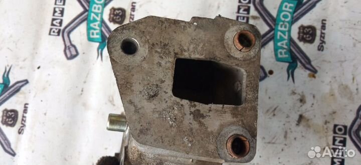 Кронштейн двигателя Пежо 406