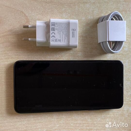 Телефон Huawei nova Y70