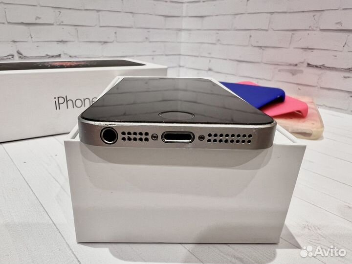 iPhone SE, 32 ГБ