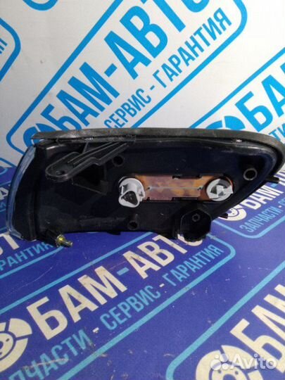 Габарит передний правый Toyota Corolla AE100 91-02