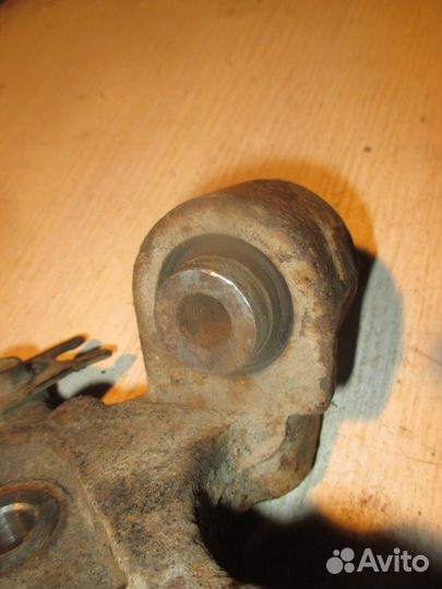 Кулак поворотный задний правый (Infiniti QX56)