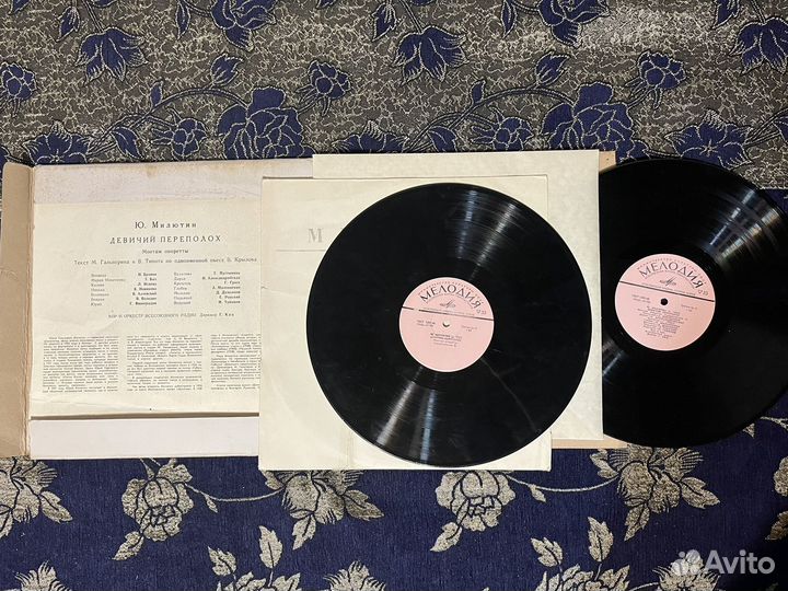 Три комплекта наборов виниловых пластинок