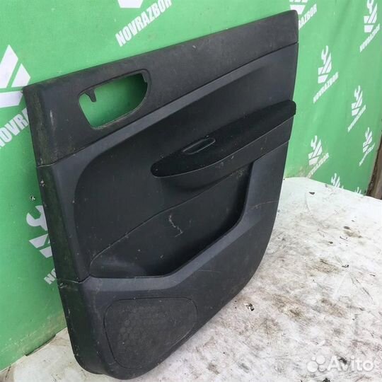 Обшивка двери задней правой Пежо 307