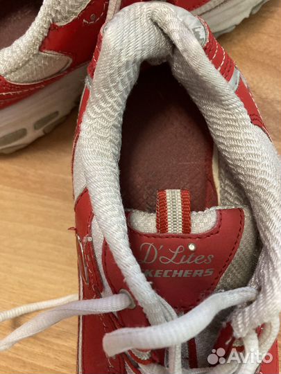 Кроссовки женские