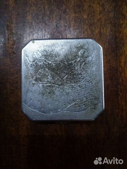 Винтажная пудреница 