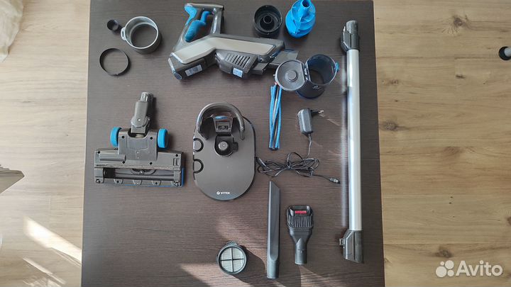 Пылесос вертикальный Vitek VT 8133B