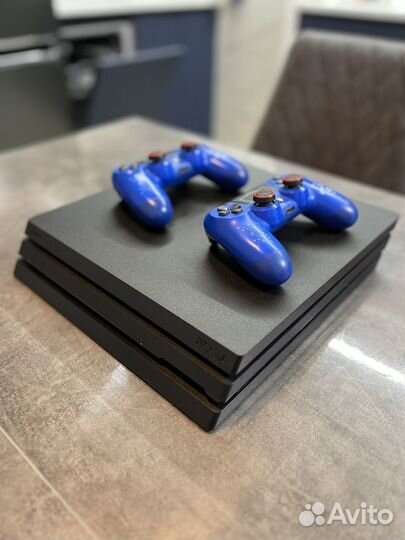 Sony playstation 4 pro 1tb CUH - 7208B