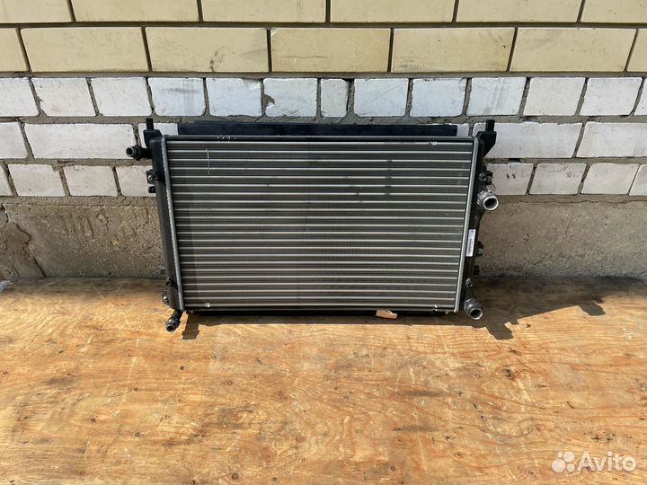 Кассета радиаторов Volkswagen Passat B7 1.4 caxa