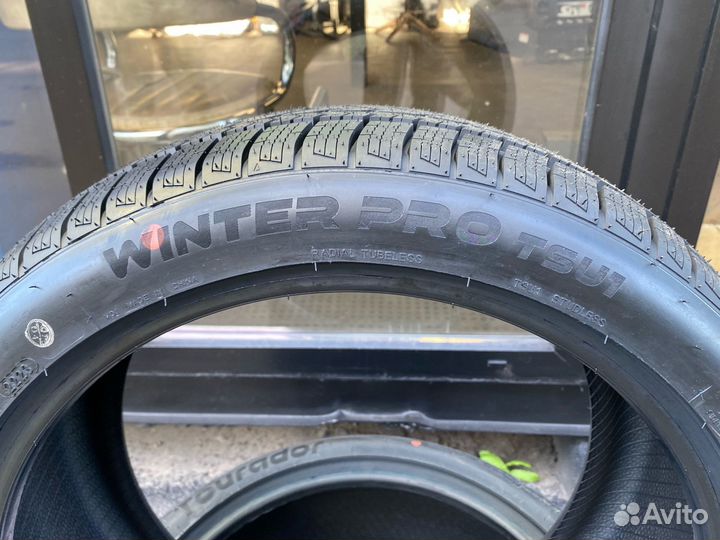 Tourador Winter Pro TSU1 275/40 R22