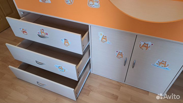 Детская кровать чердак со шкафом